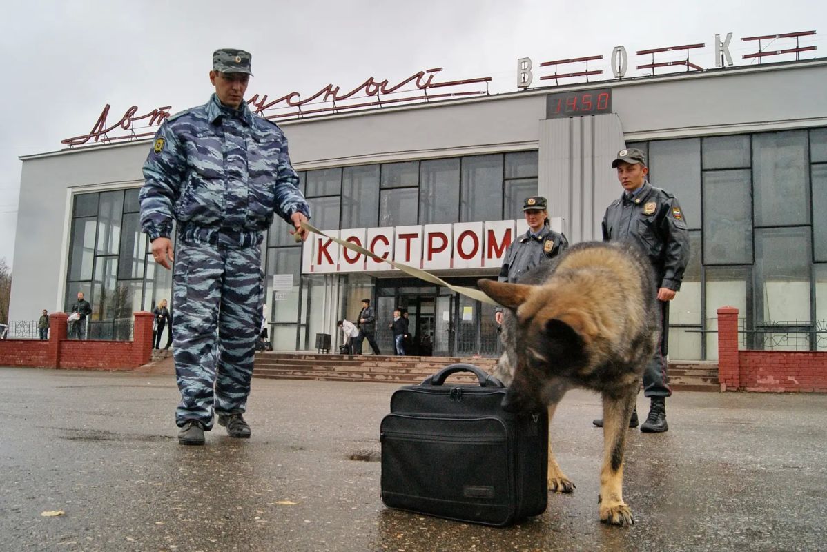 В предыдущих постах мы показали Вам, как менялась форма, техника, облик города — но оставалось неизменным главное: служение Закону и людям В предыдущих постах мы показали Вам, как менялась форма, техника, облик города — но оставалось неизменным главное: служение Закону и людям