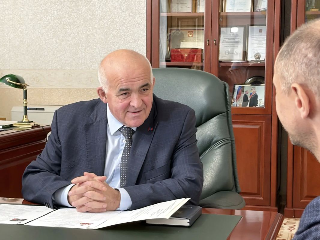 Сергей Ситников поздравил костромского боксёра Кирилла Шинкаря и его тренера Сергея Румянцева с успешным выступлением на первенстве Европы Сергей Ситников поздравил костромского боксёра Кирилла Шинкаря и его тренера Сергея Румянцева с успешным выступлением на первенстве Европы