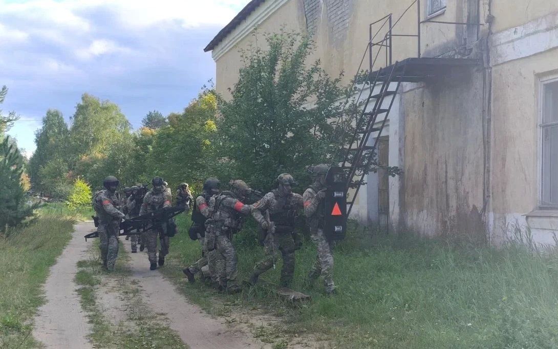 Силовики Костромской области провели антитеррористические учения Силовики Костромской области провели антитеррористические учения