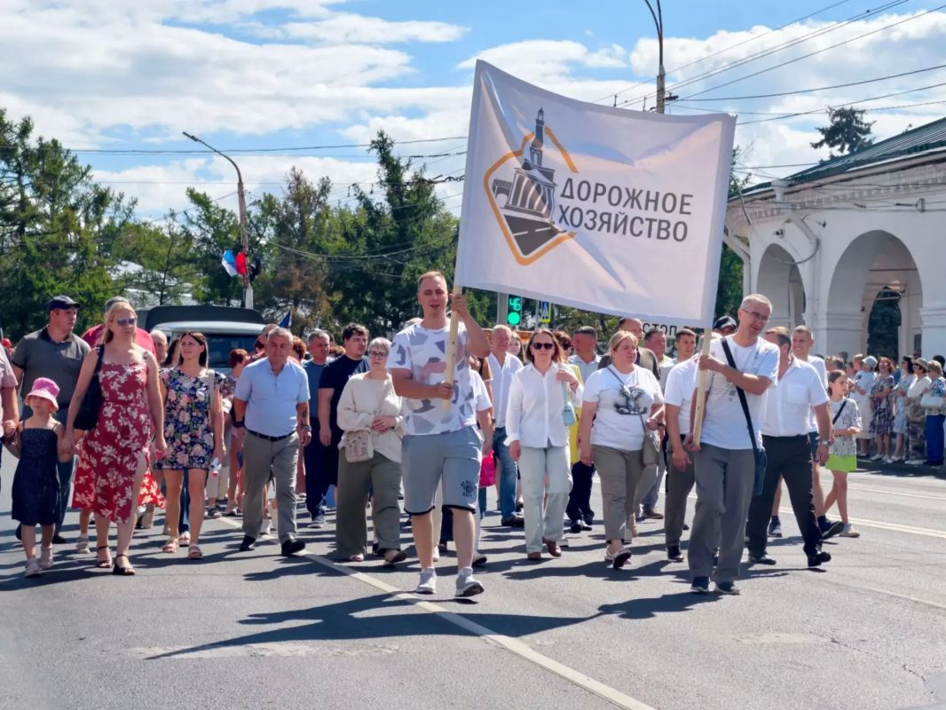 Олег Болоховец: Поблагодарил всех, кто помогал нам с организацией и проведением Дня города Олег Болоховец: Поблагодарил всех, кто помогал нам с организацией и проведением Дня города