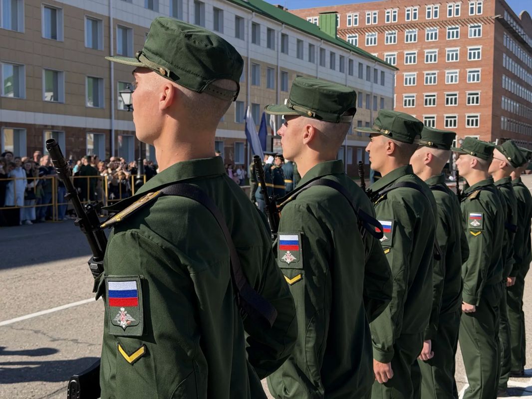 Сергей Ситников и Алексей Анохин поздравили курсантов военной академии РХБ защиты с принятием присяги Сергей Ситников и Алексей Анохин поздравили курсантов военной академии РХБ защиты с принятием присяги