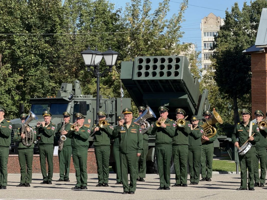 Сергей Ситников и Алексей Анохин поздравили курсантов военной академии РХБ защиты с принятием присяги Сергей Ситников и Алексей Анохин поздравили курсантов военной академии РХБ защиты с принятием присяги