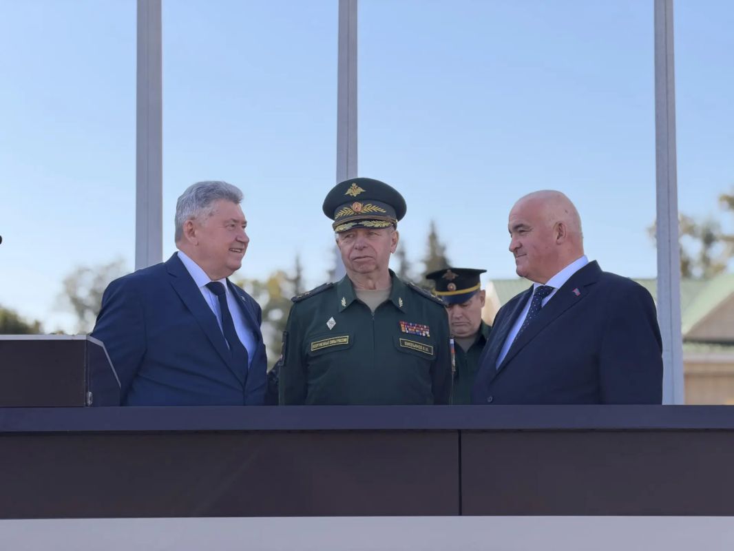 Сергей Ситников и Алексей Анохин поздравили курсантов военной академии РХБ защиты с принятием присяги Сергей Ситников и Алексей Анохин поздравили курсантов военной академии РХБ защиты с принятием присяги