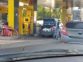 КОСТРОМИЧИ ВОЗМУЩЕНЫ СЛИВАЮЩИМИ В КАНИСТРЫ БЕНЗИН ТАКСИСТАМИ