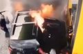ВОДИТЕЛЬ ПОДЖЕГ МАШИНУ В ПОПЫТКЕ НАПОЛНИТЬ КАНИСТРЫ В СОСЕДНЕМ С КОСТРОМОЙ РЕГИОНЕ