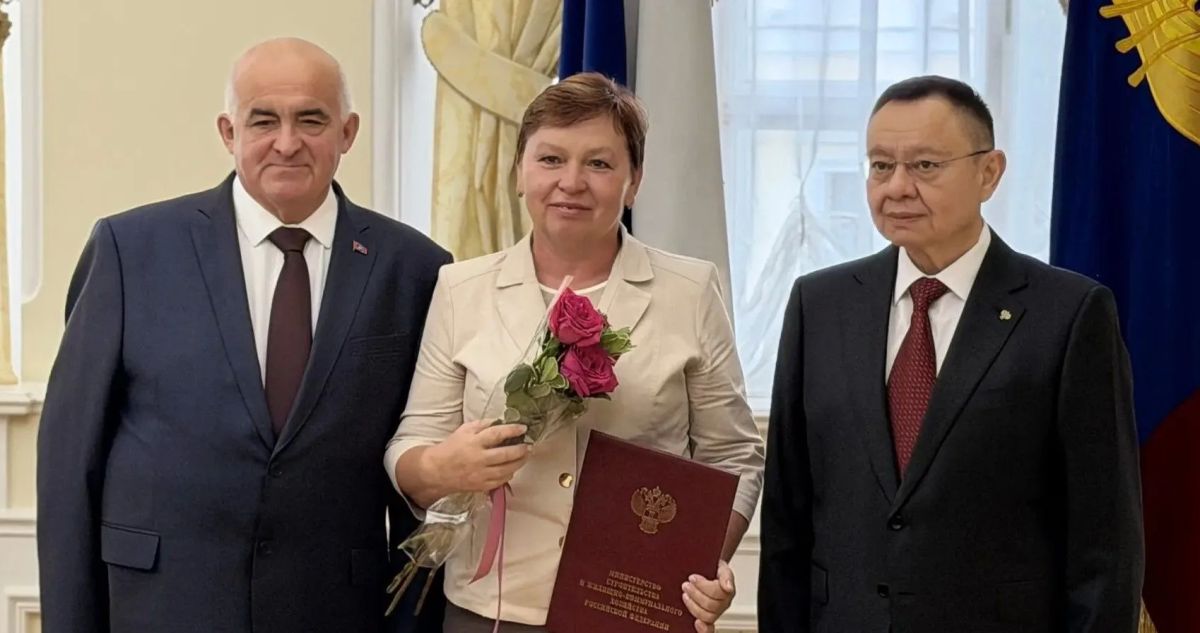 Министр строительства РФ Ирек Файзуллин с рабочим визитом прибыл сегодня в Кострому Министр строительства РФ Ирек Файзуллин с рабочим визитом прибыл сегодня в Кострому