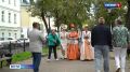 Новый театральный сезон в Костроме начался с эффектного дефиле у памятника Островскому
