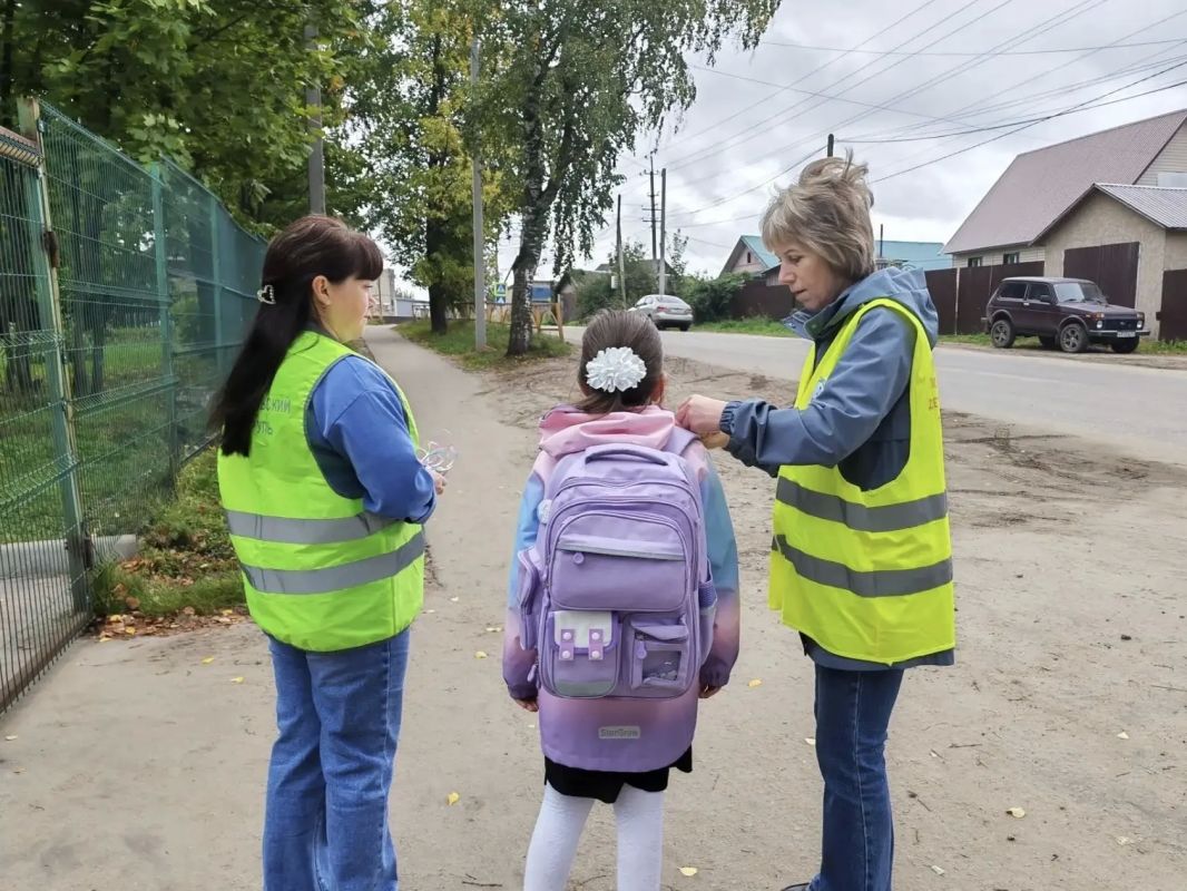 Родительские патрули: на страже безопасности юных пешеходов Родительские патрули: на страже безопасности юных пешеходов