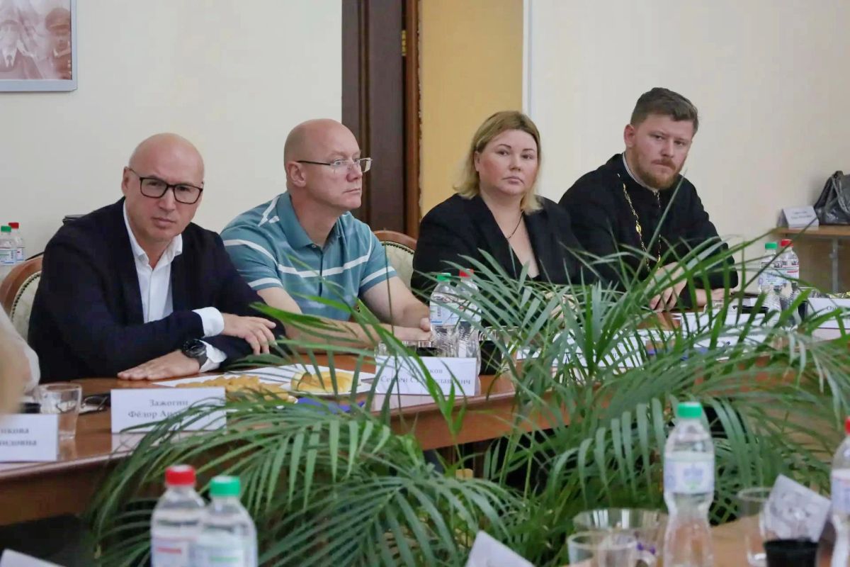 На заседании Общественного совета при УМВД России по Костромской области обсудили вопросы ранней профориентации и патриотического воспитания молодёжи На заседании Общественного совета при УМВД России по Костромской области обсудили вопросы ранней профориентации и патриотического воспитания молодёжи
