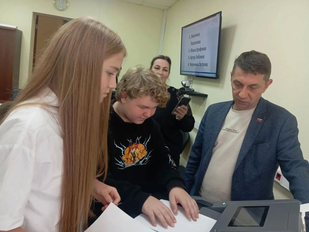 Избирательную комиссию Костромской области посетили шестиклассники средней школы № 30 города Костромы Избирательную комиссию Костромской области посетили шестиклассники средней школы № 30 города Костромы