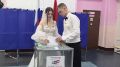 В Костроме молодожены сразу после заключения брака отправились на избирательный участок