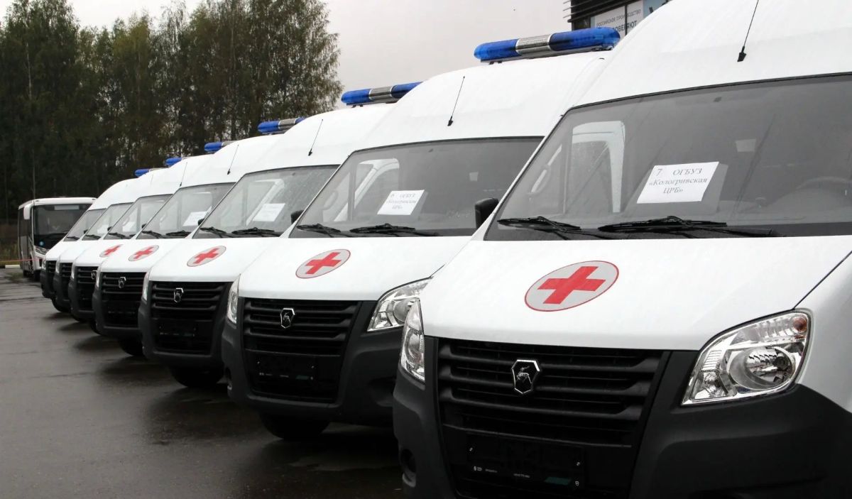Новенькие машины скорой помощи поступили в больницы Костромской области