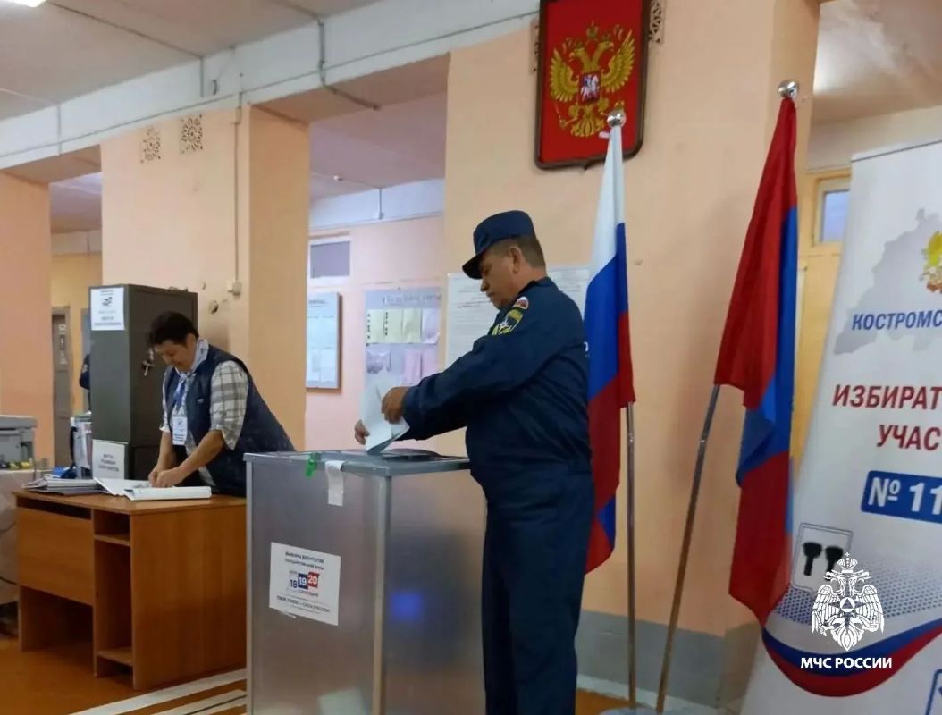 Выборы без происшествий: сотрудники МЧС России дежурили в местах голосования Выборы без происшествий: сотрудники МЧС России дежурили в местах голосования