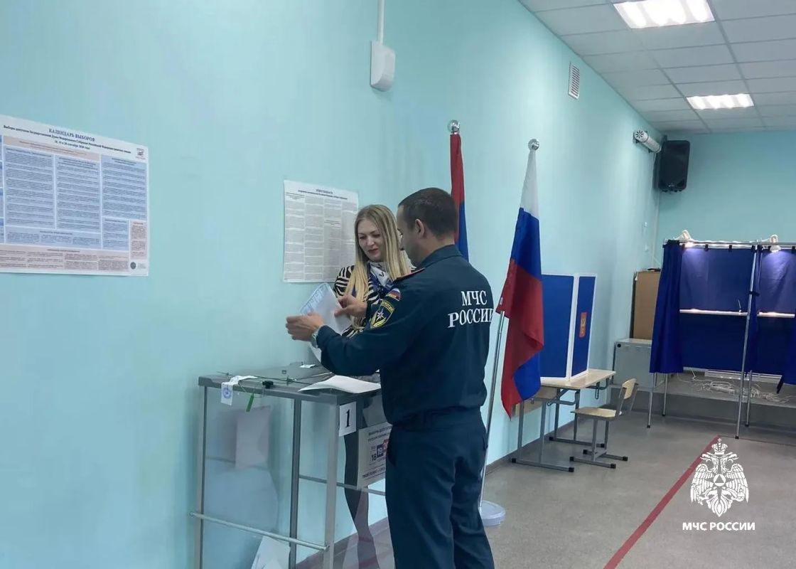 Выборы без происшествий: сотрудники МЧС России дежурили в местах голосования Выборы без происшествий: сотрудники МЧС России дежурили в местах голосования