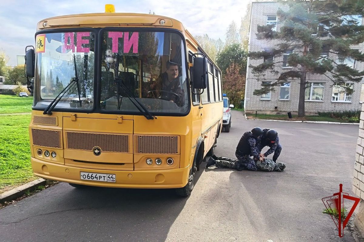 Росгвардия взяла под охрану школьные автобусы в Костромской области