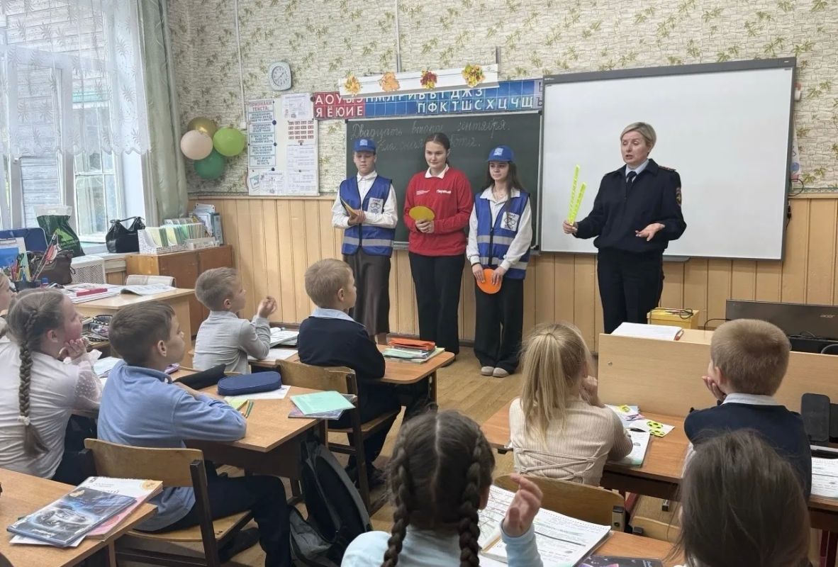 Автоинспекторы Костромской области присоединились к проведению мероприятий в рамках Единого дня БДД Автоинспекторы Костромской области присоединились к проведению мероприятий в рамках Единого дня БДД
