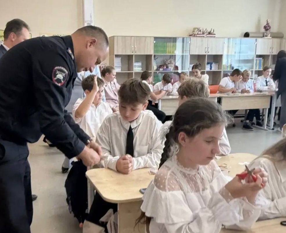 Главный государственный инспектор безопасности дорожного движения Костромской области принял участие в Едином уроке по БДД Главный государственный инспектор безопасности дорожного движения Костромской области принял участие в Едином уроке по БДД