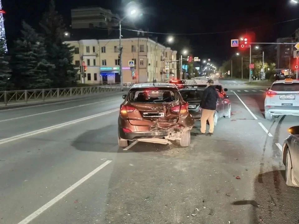 В Костроме 12-летний мальчик пострадал в ДТП с четырьмя автомобилями В Костроме 12-летний мальчик пострадал в ДТП с четырьмя автомобилями