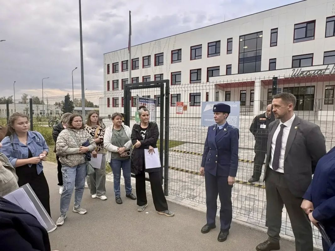 Екатерина Банникова встретилась с жителями микрорайона Венеция по вопросам соблюдения природоохранного законодательства Екатерина Банникова встретилась с жителями микрорайона Венеция по вопросам соблюдения природоохранного законодательства