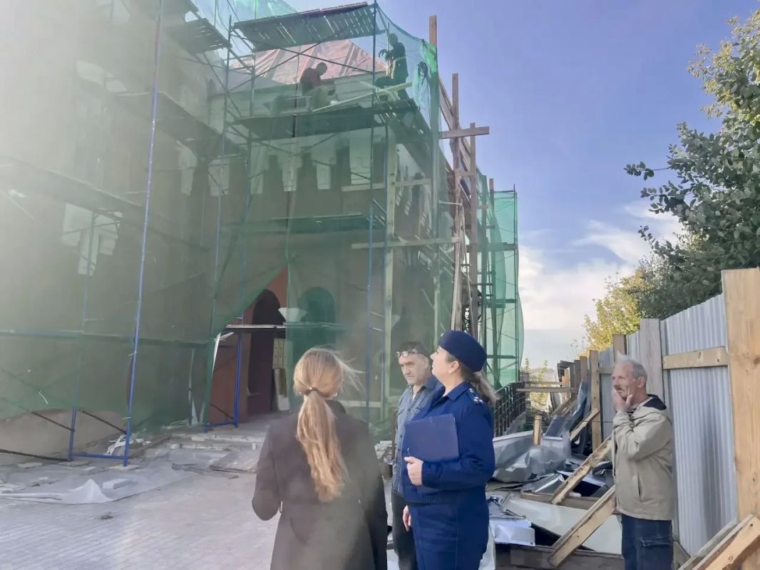 Прокурор города Костромы Ольга Поливанова проверила своевременность реконструкции объекта культуры на поднадзорной территории Прокурор города Костромы Ольга Поливанова проверила своевременность реконструкции объекта культуры на поднадзорной территории