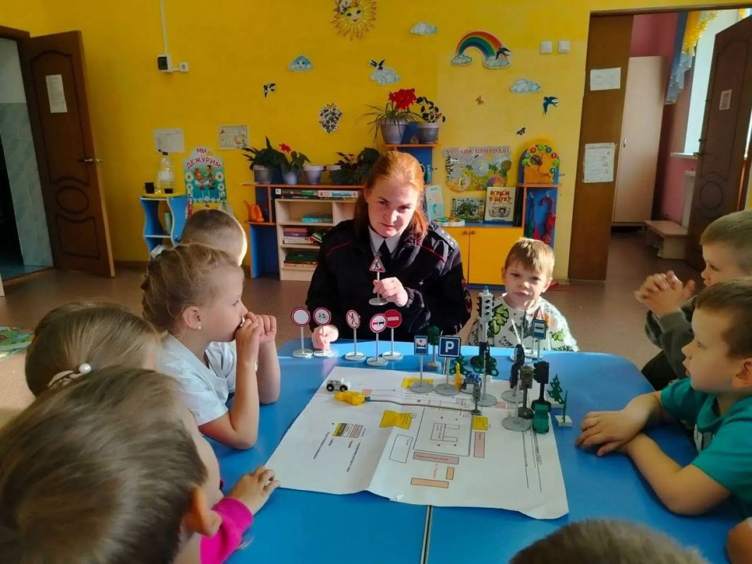 Автоинспекторы Костромской области присоединились к проведению мероприятий в рамках Единого дня БДД Автоинспекторы Костромской области присоединились к проведению мероприятий в рамках Единого дня БДД