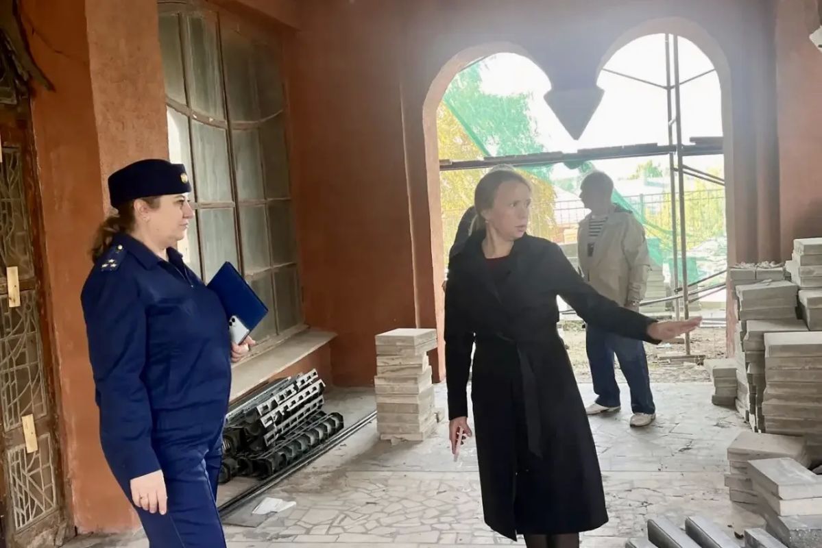 Прокурор города Костромы Ольга Поливанова проверила своевременность реконструкции объекта культуры на поднадзорной территории Прокурор города Костромы Ольга Поливанова проверила своевременность реконструкции объекта культуры на поднадзорной территории