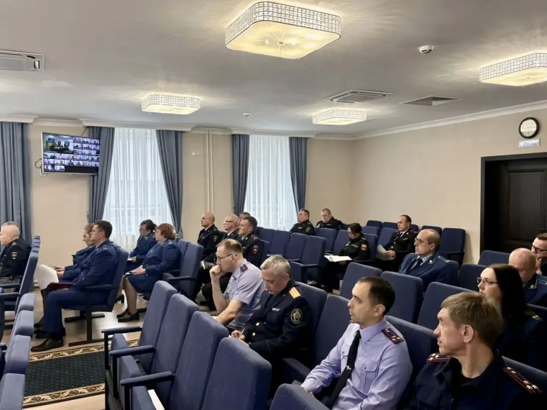 Прокурор области Екатерина Банникова, открывая заседание коллегии, отметила «Основным принципом уголовного судопроизводства является неотвратимость наказания за совершенные преступления Прокурор области Екатерина Банникова, открывая заседание коллегии, отметила «Основным принципом уголовного судопроизводства является неотвратимость наказания за совершенные преступления