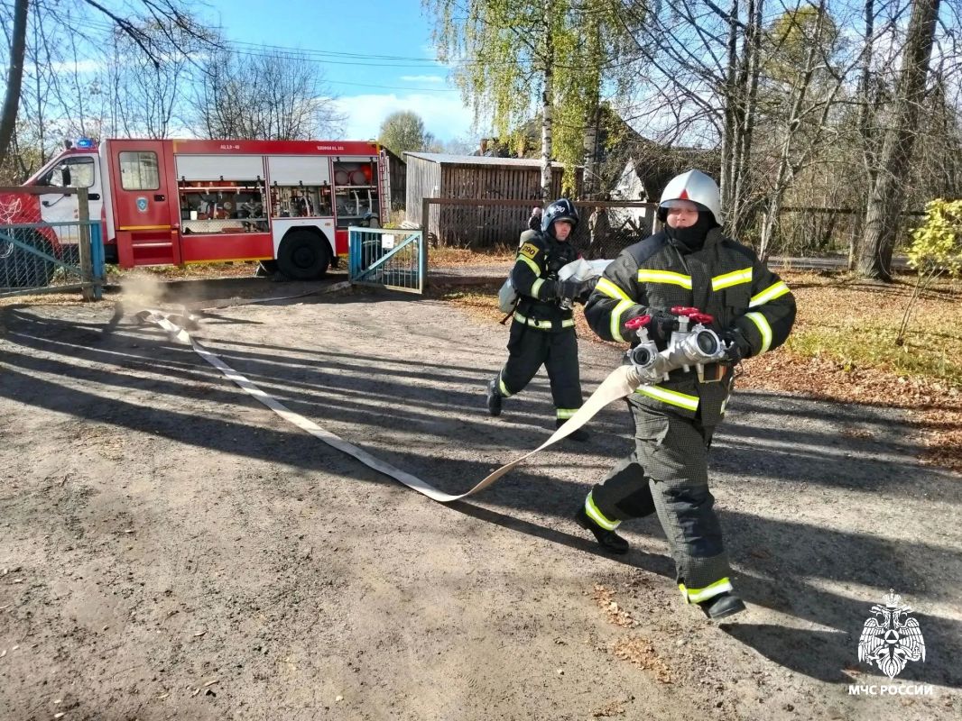 В п. Поназырево прошли пожарнотактические учения в школе: отработана эвакуация и спасение детей в условиях «пожара» В п. Поназырево прошли пожарнотактические учения в школе: отработана эвакуация и спасение детей в условиях «пожара»