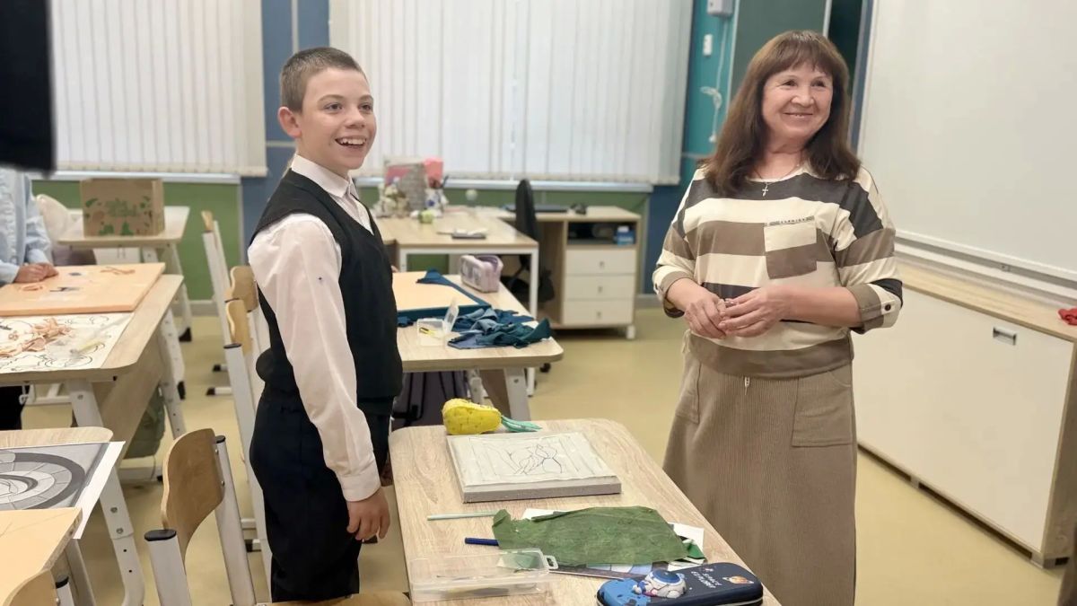 Двери этой школы закрываются только после 9 вечера Двери этой школы закрываются только после 9 вечера
