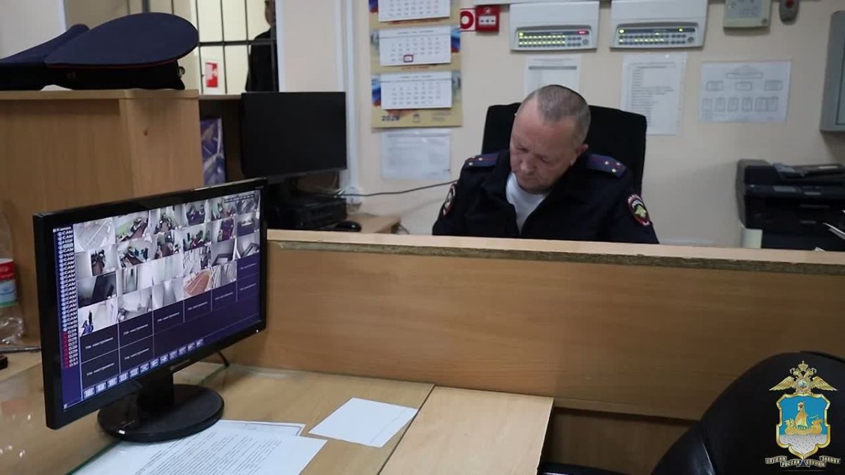 Костромские полицейские обеспечили выдворение и депортацию 8 иностранных граждан, чье пребывание в России признано нежелательным