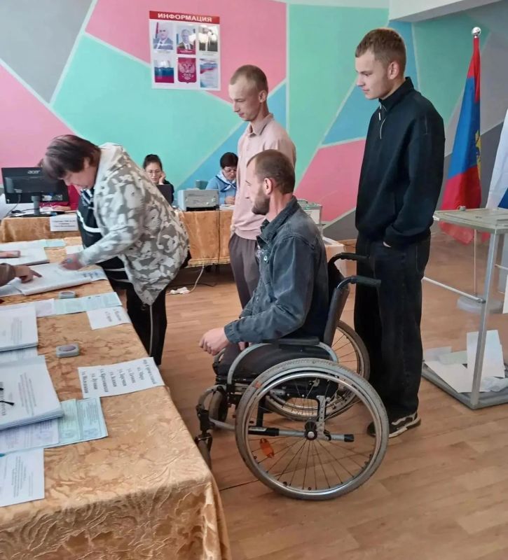 Анализируя организацию выборов в единый день голосования, отмечаем, что большое внимание было уделено созданию специальных условий для людей с ограниченными возможностями здоровья Анализируя организацию выборов в единый день голосования, отмечаем, что большое внимание было уделено созданию специальных условий для людей с ограниченными возможностями здоровья