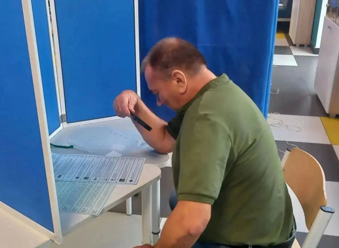 Анализируя организацию выборов в единый день голосования, отмечаем, что большое внимание было уделено созданию специальных условий для людей с ограниченными возможностями здоровья Анализируя организацию выборов в единый день голосования, отмечаем, что большое внимание было уделено созданию специальных условий для людей с ограниченными возможностями здоровья