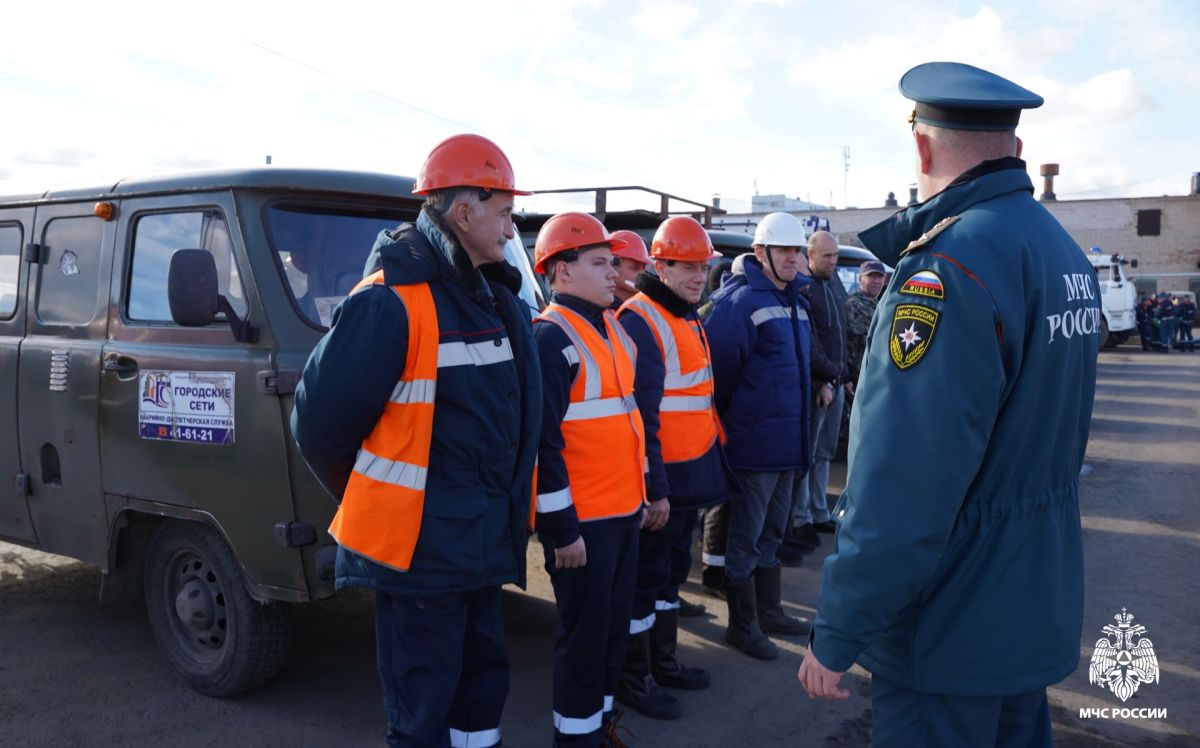 В Костроме в рамках всероссийской штабной тренировке прошел смотр сил гражданской обороны В Костроме в рамках всероссийской штабной тренировке прошел смотр сил гражданской обороны