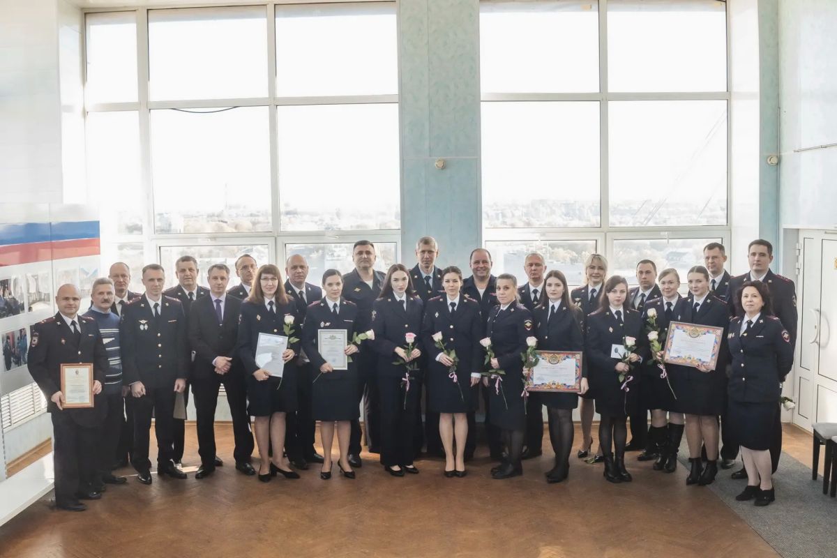 В Костроме руководство регионального Управления МВД России поздравило с днем образования службы сотрудников штабных подразделений В Костроме руководство регионального Управления МВД России поздравило с днем образования службы сотрудников штабных подразделений