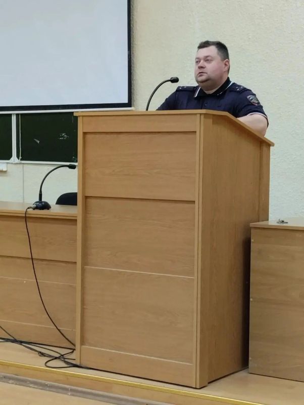 Автоинспекторы Костромы провели профилактическую встречу со студентами КГУ Автоинспекторы Костромы провели профилактическую встречу со студентами КГУ