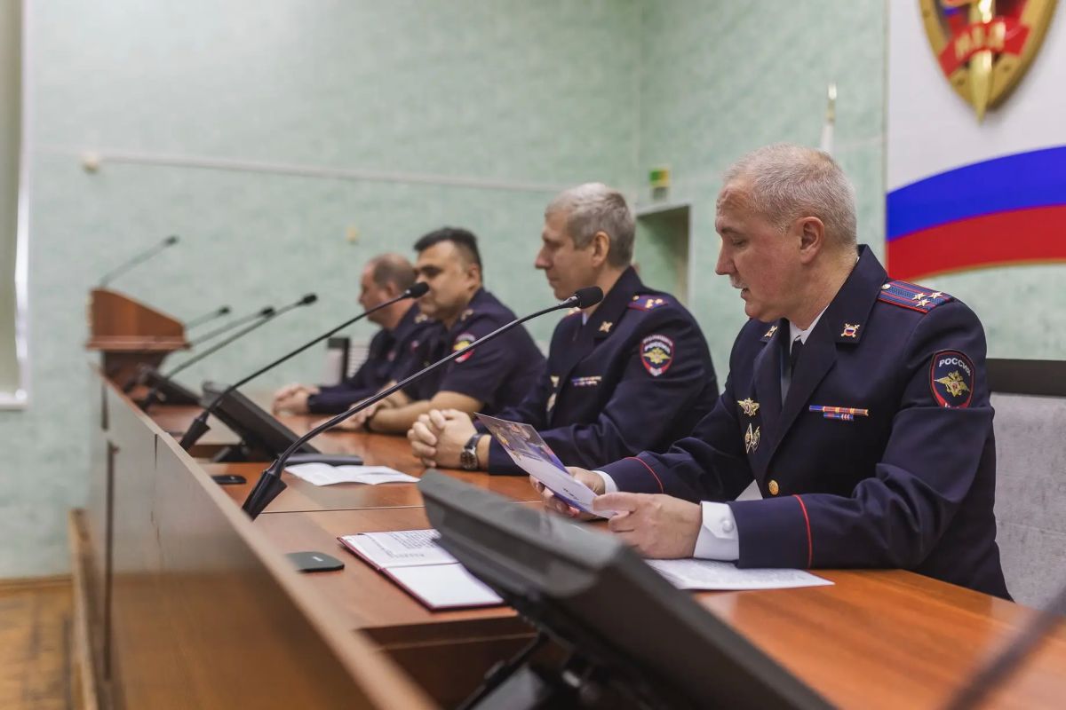 В Костроме руководство регионального Управления МВД России поздравило с днем образования службы сотрудников штабных подразделений В Костроме руководство регионального Управления МВД России поздравило с днем образования службы сотрудников штабных подразделений