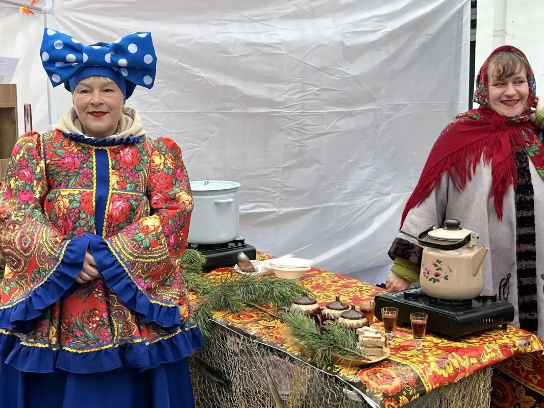 Под гармонь, с частушками Под гармонь, с частушками