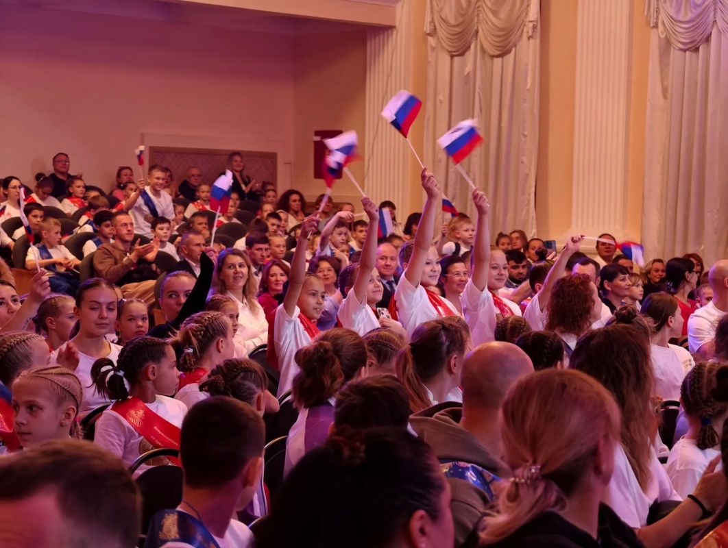 Олег Болоховец: Сегодня в Костроме состоялось открытие Всероссийских соревнований по художественной гимнастике «Золотое кольцо России» на призы олимпийской чемпионки Елены Шевченко Олег Болоховец: Сегодня в Костроме состоялось открытие Всероссийских соревнований по художественной гимнастике «Золотое кольцо России» на призы олимпийской чемпионки Елены Шевченко