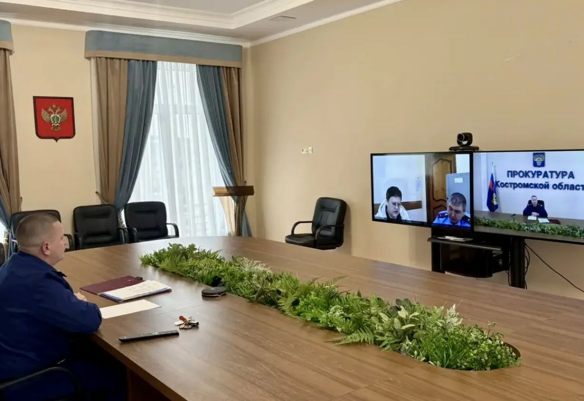 Первый заместитель прокурора области Николай Игнашин провел личный прием жителей Островского муниципального округа посредством видеоконференцсвязи Первый заместитель прокурора области Николай Игнашин провел личный прием жителей Островского муниципального округа посредством видеоконференцсвязи