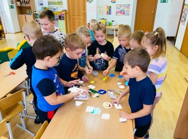 Чухломские дошкольники стали участниками мастер-классов по изготовлению световозвращающих элементов Чухломские дошкольники стали участниками мастер-классов по изготовлению световозвращающих элементов