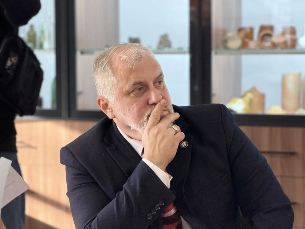 «Приятно, что профессия не уходит и вызывает огромный интерес», – Сергей Ситников встретился с костромскими археологами и поблагодарил их за верность своему делу «Приятно, что профессия не уходит и вызывает огромный интерес», – Сергей Ситников встретился с костромскими археологами и поблагодарил их за верность своему делу