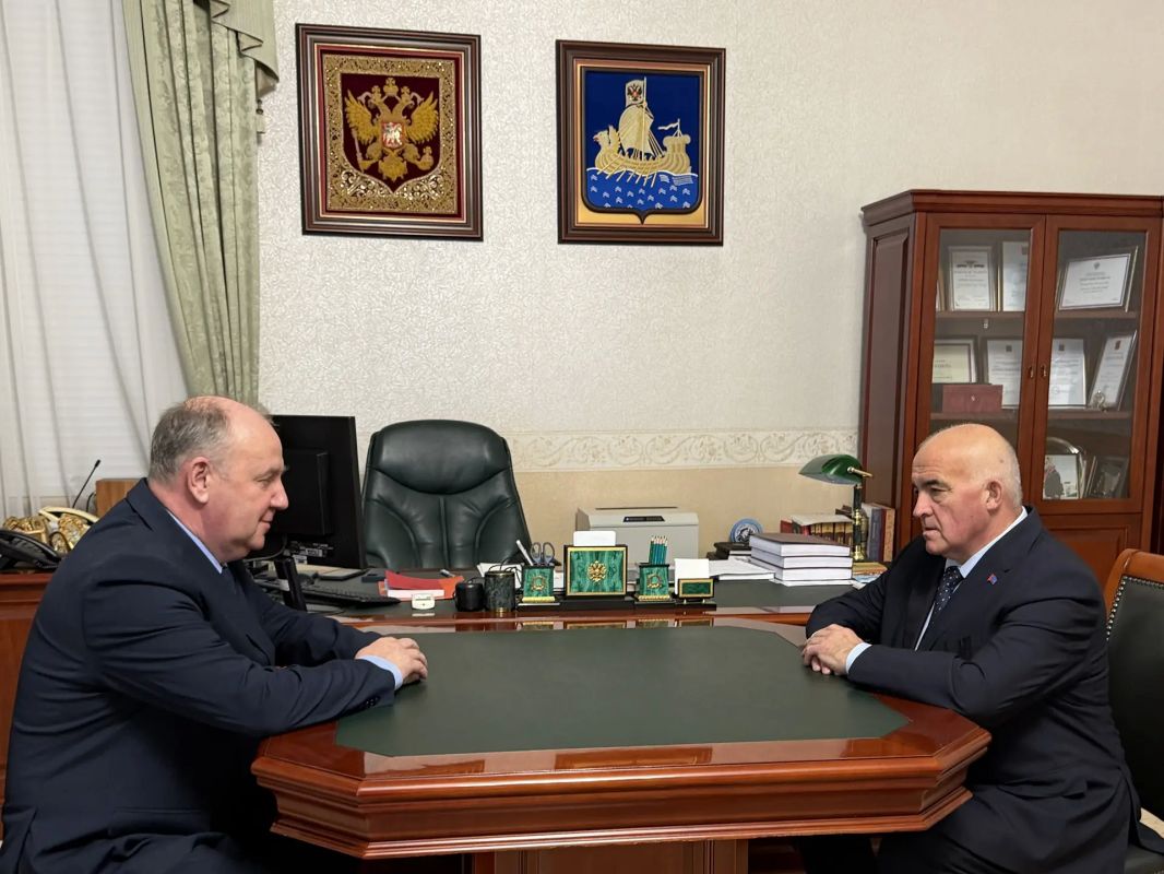 Сергей Ситников провел рабочую встречу с Владимиром Комиссаровым Сергей Ситников провел рабочую встречу с Владимиром Комиссаровым