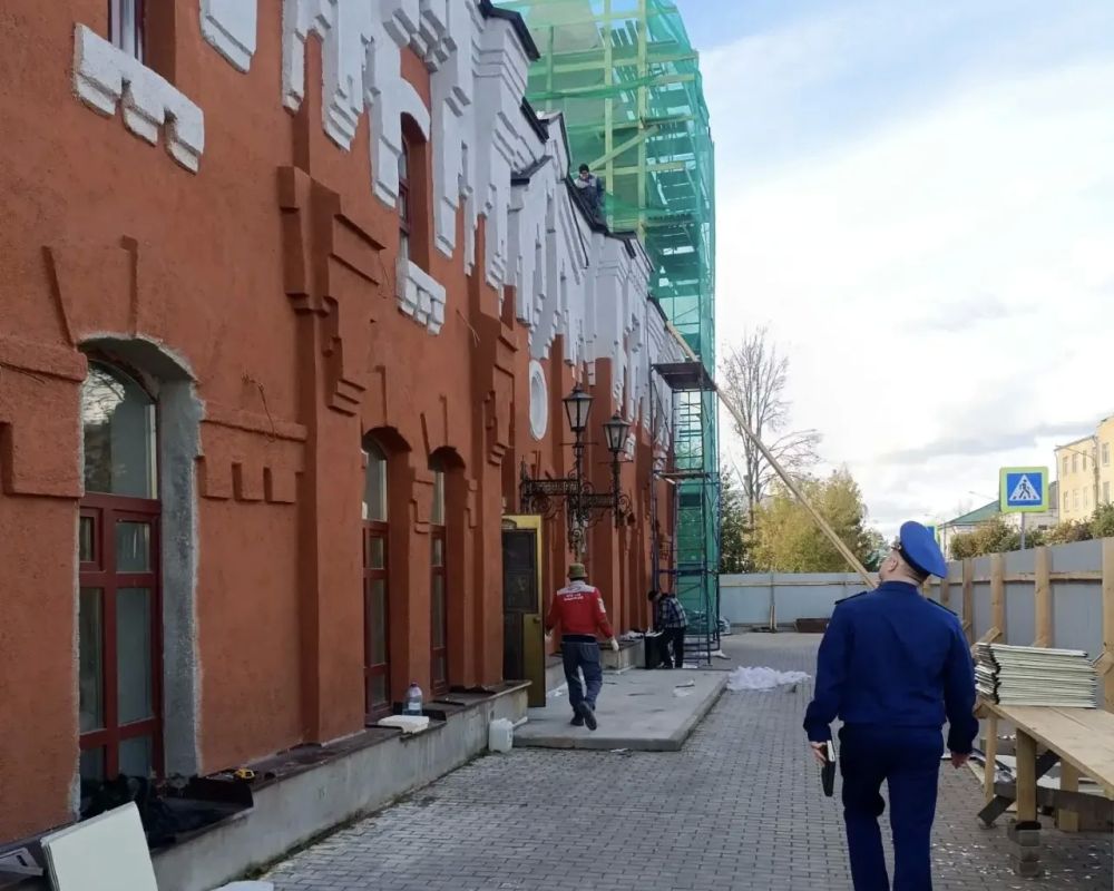 В Костроме прокуратура продолжает контролировать выполнение работ на строящихся и реконструируемых объектах в рамках реализации национальных проектов В Костроме прокуратура продолжает контролировать выполнение работ на строящихся и реконструируемых объектах в рамках реализации национальных проектов
