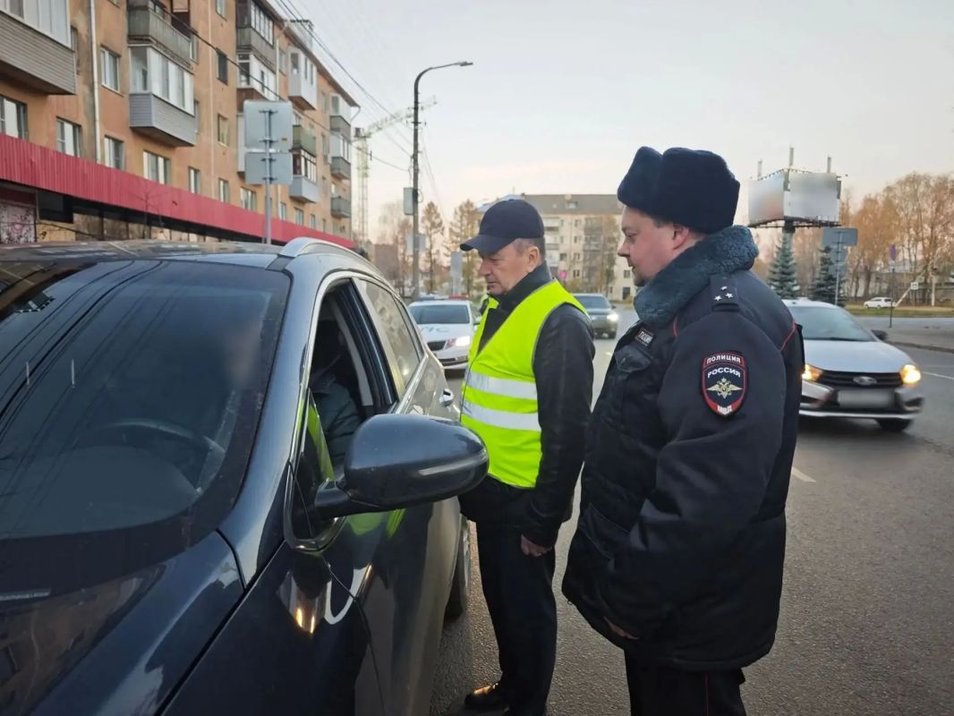 Автоинспекторы и общественники проверили соблюдение костромичами правил дорожного движения