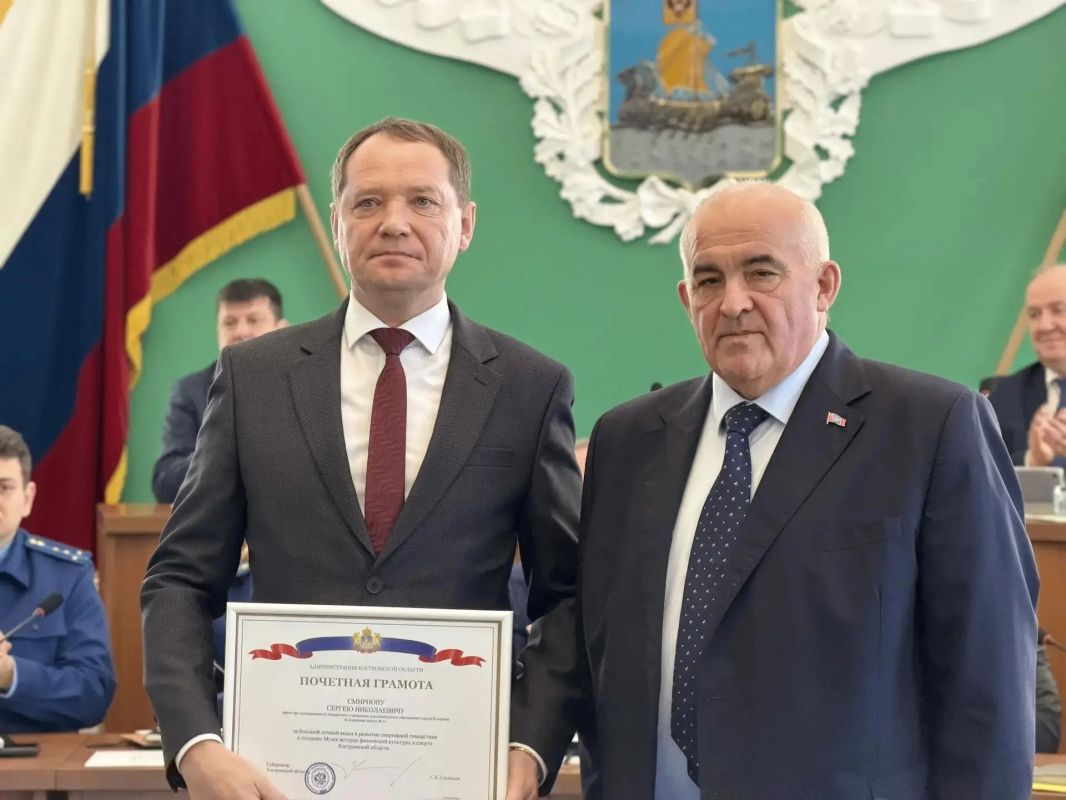 Губернатор Костромской области начал еженедельное совещание с награждения Губернатор Костромской области начал еженедельное совещание с награждения
