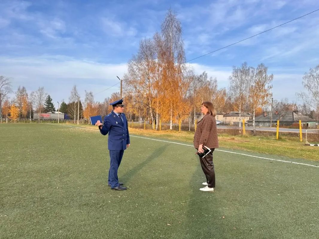 По результатам личного приема прокурора области Екатерины Банниковой в Мантурово проведены работы по оборудованию и организовано освещение стадиона По результатам личного приема прокурора области Екатерины Банниковой в Мантурово проведены работы по оборудованию и организовано освещение стадиона