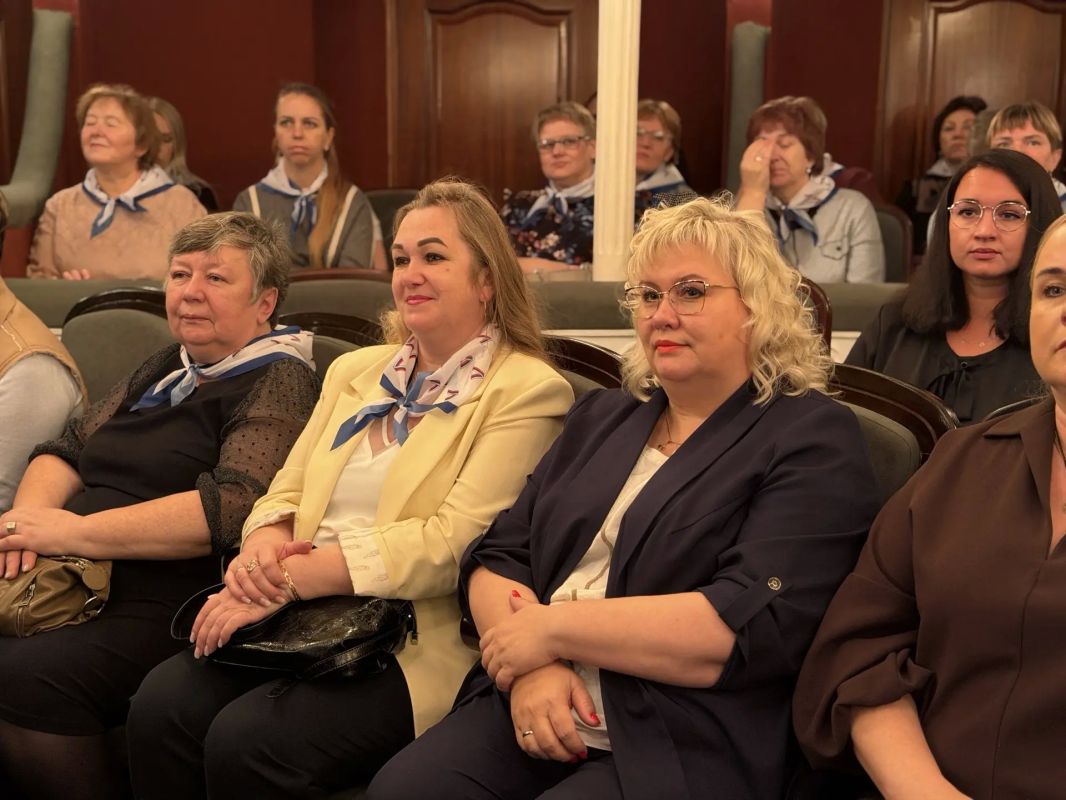 Сергей Ситников поддержал инициативу областного избиркома об учреждении Дня избирательных комиссий Костромской области Сергей Ситников поддержал инициативу областного избиркома об учреждении Дня избирательных комиссий Костромской области