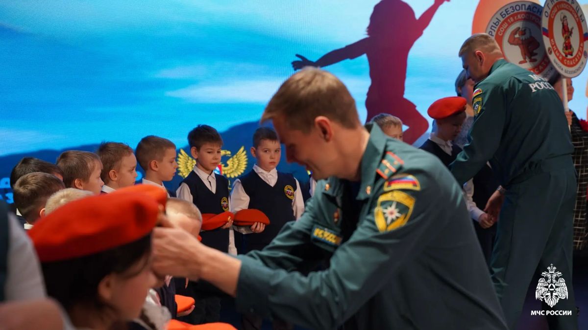 Два первых класса пополнили кадетские ряды пожарноспасательного профиля Два первых класса пополнили кадетские ряды пожарноспасательного профиля