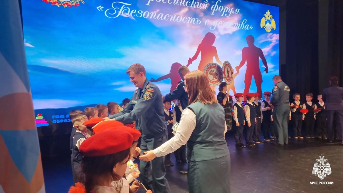 Два первых класса пополнили кадетские ряды пожарноспасательного профиля Два первых класса пополнили кадетские ряды пожарноспасательного профиля